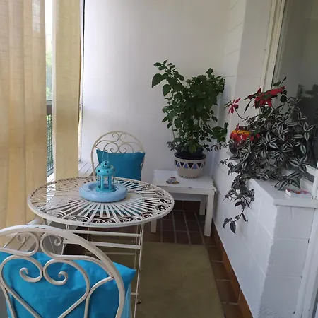 アパート Alea Apartment&garage In The Heart Of